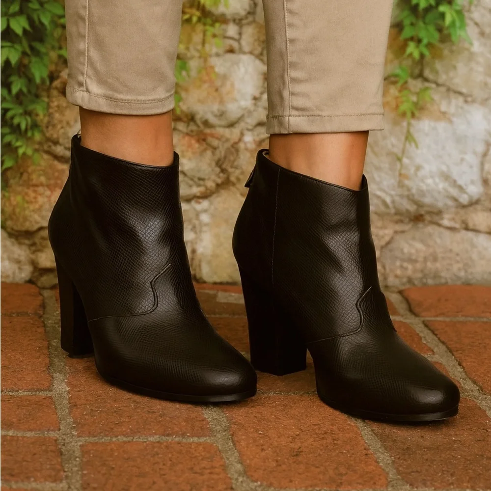 KALLISTE Italian Made Black Textured Leather Ankle Boots, EU 38